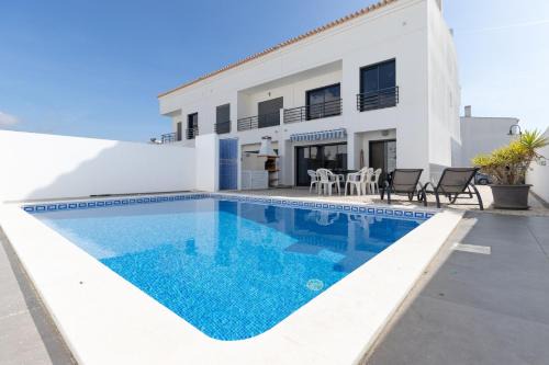 Villa Buganvilia by ALGARVEMANTA in Vila Real Santo Antonio