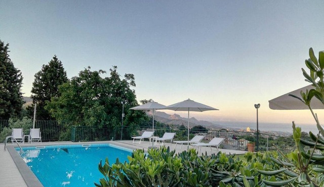 Villa Capogrecale - piscina riscaldata in Piedimonte Etneo