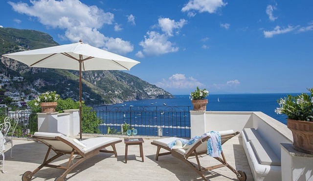Villa Carinzia: A splendid two-story villa which faces the sun and the sea, with Free WI-FI.