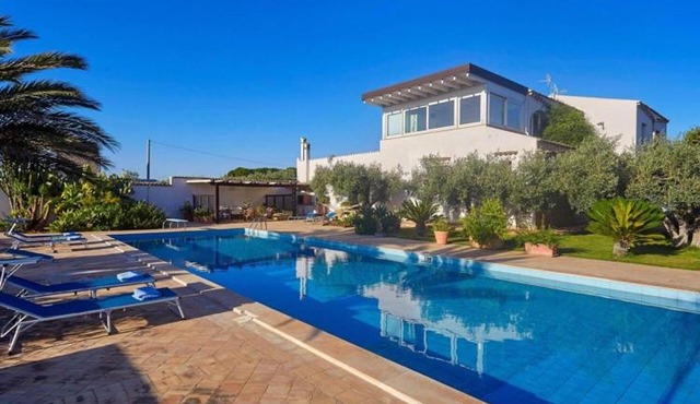 villa di lusso con piscina