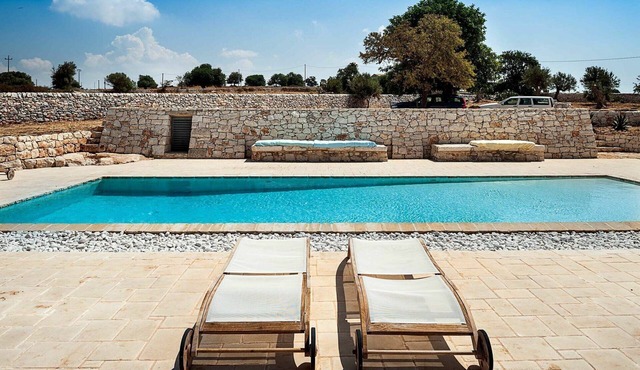 Villa Edicole - Typical holiday rental with private pool close to the Donna Fugata Castle,14 km.