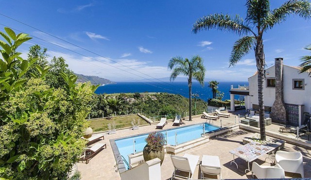 Villa Edipo Grande: A bright three-story villa which faces the sun and the sea, with Free WI-FI.