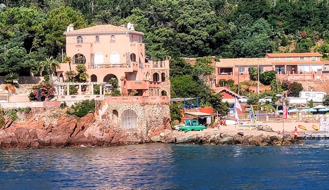 Villa facing the sea with direct access – Secluded Riviera in Théoule-sur-Mer