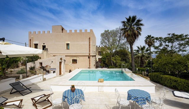 Villa Fontana with private pool and ancient botanical park