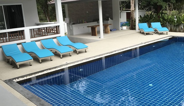 Villa Helene in a quiet coconut grove