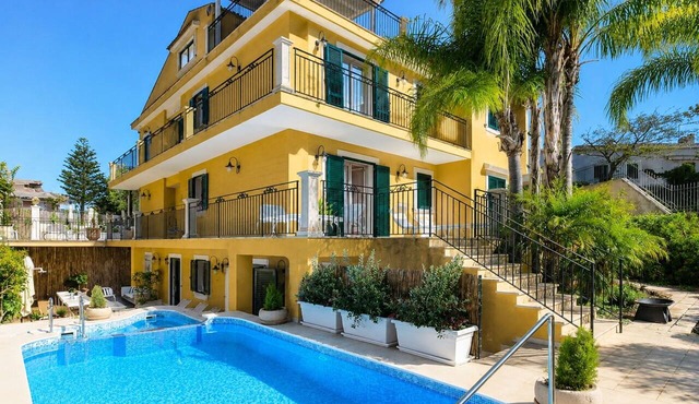 Villa in Marina Di Ragusa with 7 bedrooms sleeps 18