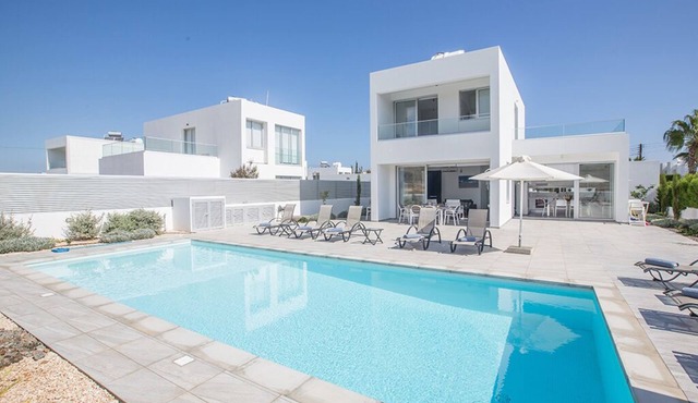 Villa Kylee, Fabulous 5BDR Protaras Villa with private pool, close to the beach