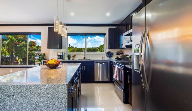 Villa Lago 6BR *Modern Waterfront Bungalow* in Miami