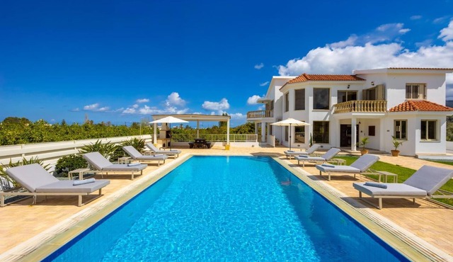 Villa Lefkos - Four Bedroom Villa, Sleeps 8