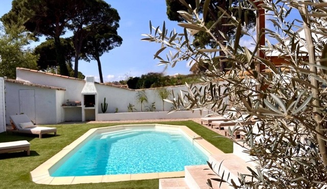 Villa Les Lauriers 150 m from the sea heated pool, Grimaud, golfe St Tropez