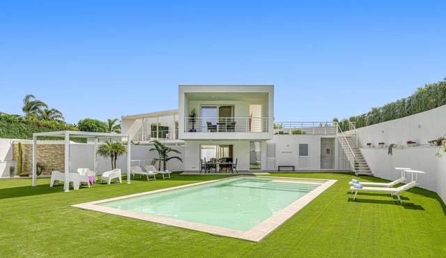 Villa Lobelia by Villa Plus