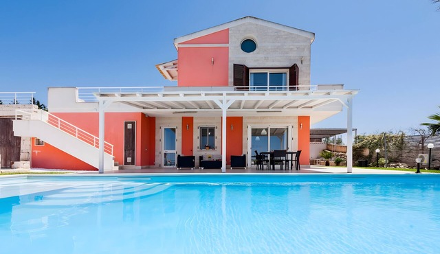 Villa 'Marigù Con Spa E Piscina' with Sea View, Wi-Fi and Air Conditioning