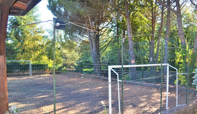 Villa on Etna, 20 min from the sea, soccer field, garden, play area in Pedara