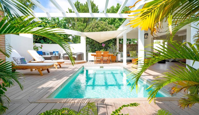 Villa Paradise .