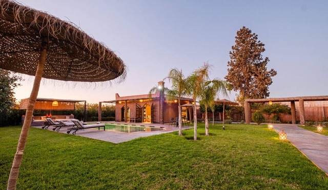 Villa piscine privée, vue superbe, proche centre