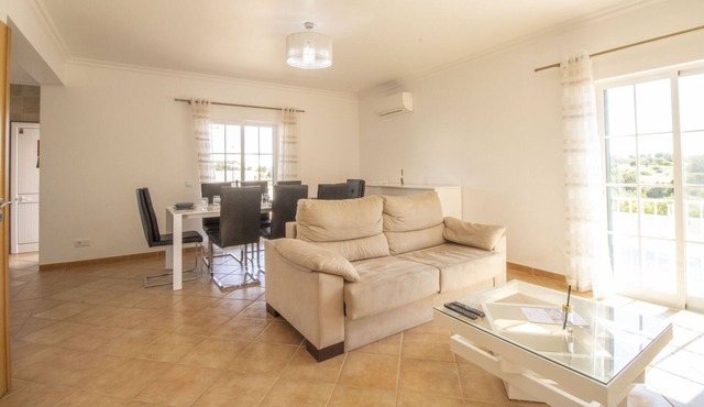 Villa Privée de 4 Chambres Avec Piscine in Alcantarilha
