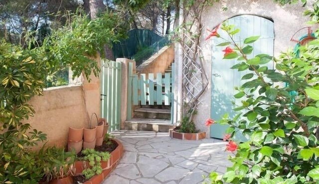Villa, quiet garden level near beaches with covered terrace and garden in Hyères