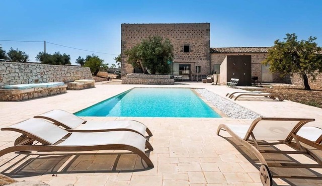 Villa rental in Sicily, vacation rental Sicily, holiday let in Sicily, private villa with pool in Sicily