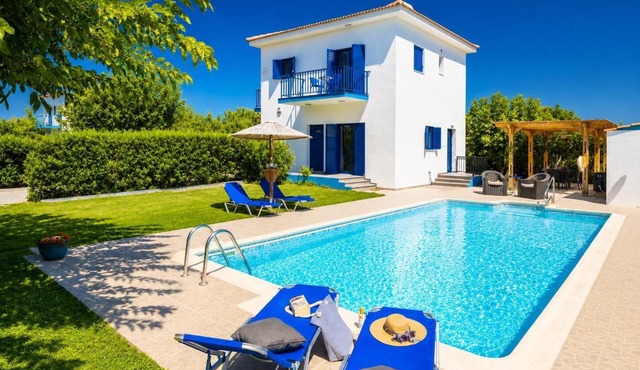 Villa Rotiana - Three Bedroom Villa, Sleeps 6