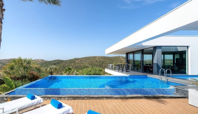 Villa Sernadinha | Piscina Infinita & Privacidade in Bensafrim