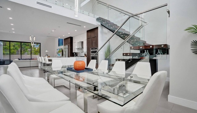 Villa Sua · New Luxury Pool Home with Mini-Golf