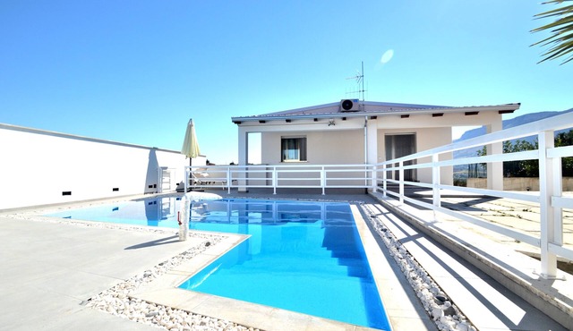 Villa "White" with Private Pool, Terrace & Wi-Fi