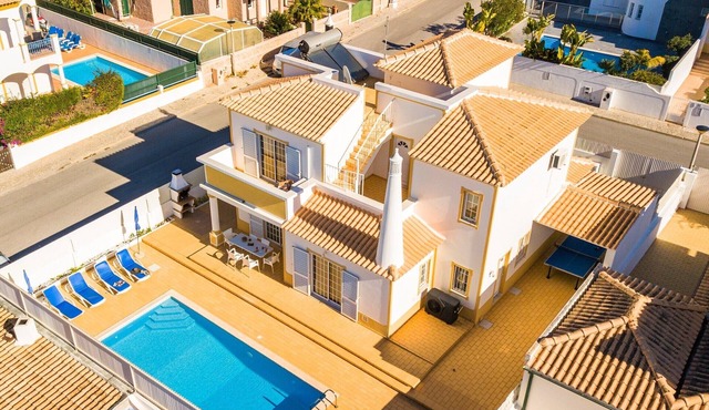 Villa with 3 Bedrooms and private(heatable) Pool in Galé Beach