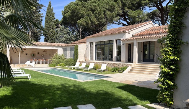 VILLA WITH 5 BEDROOMS, 200M FROM THE BEACH BOUILLABAISSE 1KM FROM PORT ST-TROPEZ in Saint-Tropez