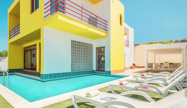 Villa with heatable pool & BBQ in Albufeira Marina