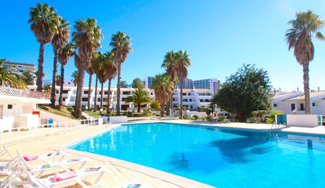 Villa with pool access & BBQ, Albufeira