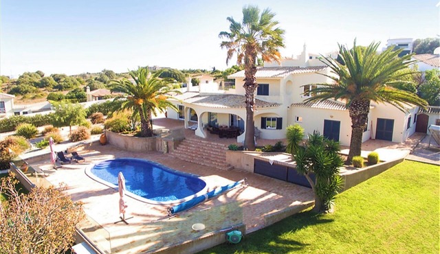 Villa with pool and view in Luz/Lagos