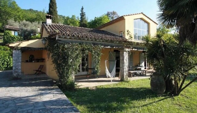 Villa with terraced gardens and Côte d'Azur view
