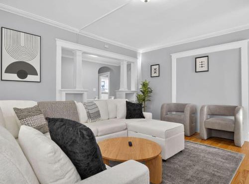 Vintage 5BR apt in Boston with Free Parking