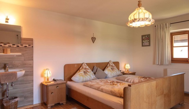Waldhauserhof - corner room in Waakirchen