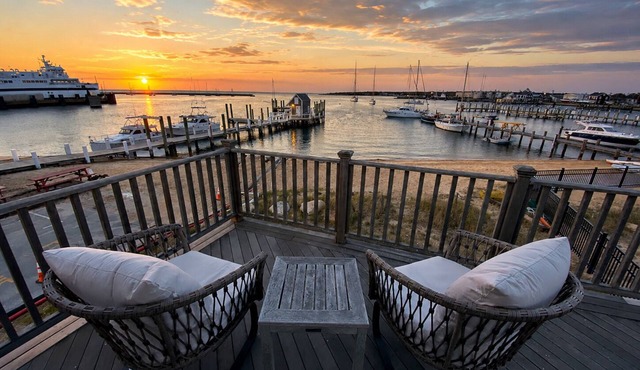 WATERFRONT Downtown Cottage w/Beach
