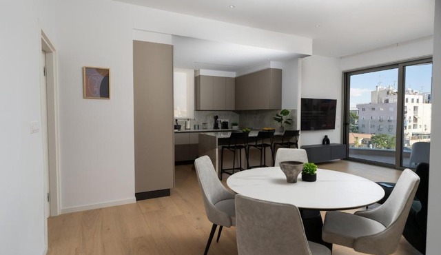 WealthyStays Parkside Residence