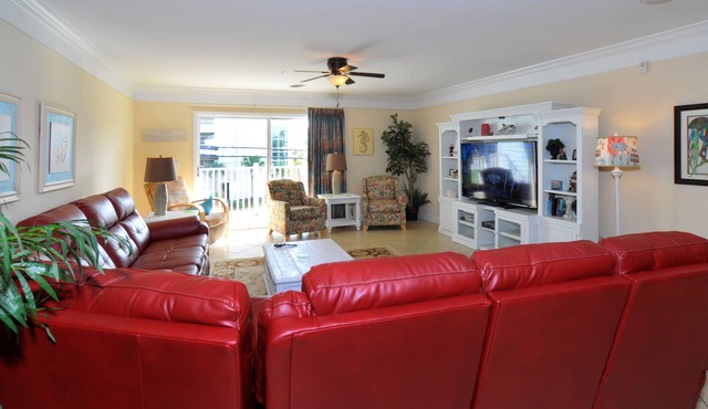 You Found It! Spacious Luxury 8 Bedroom Villa! 6.5 Bath, WiFi, Pool, Hot Tub