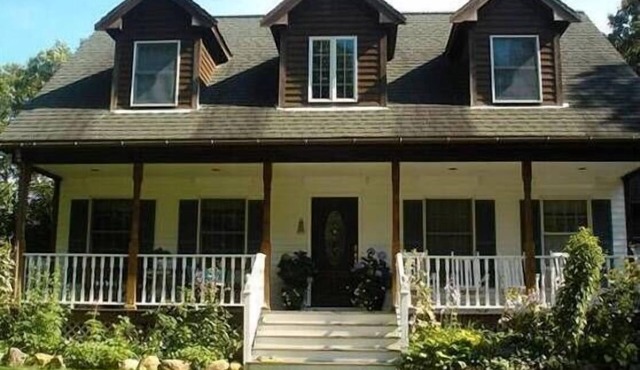 Your Summer Home - Close to Beach, Shops, Cafes, & Ferry! 50+ ⭐️⭐️⭐️⭐️⭐️ Reviews