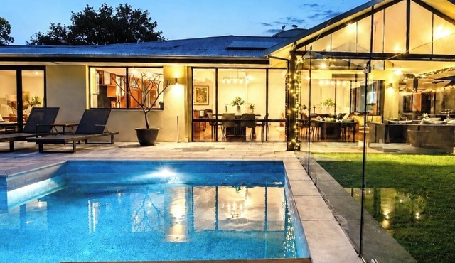 Zig Zag Retreat - Perth Hills Home With Stunning Views and Infinity Pool in Gooseberry Hill