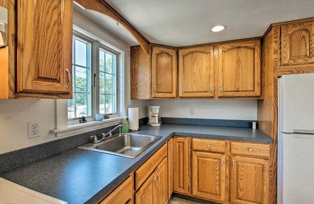 Inviting Beachfront Apt. in Hawk's Nest Beach in Old Lyme