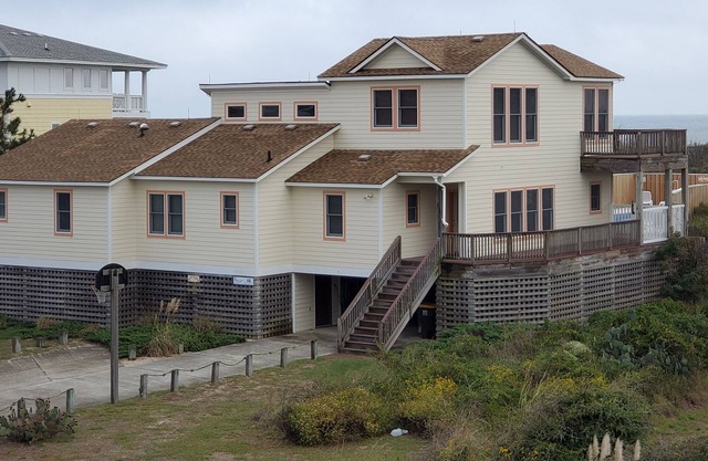 Oceanfront Corolla home with WiFI, private pool, hot tub, and foosball table! in Corolla
