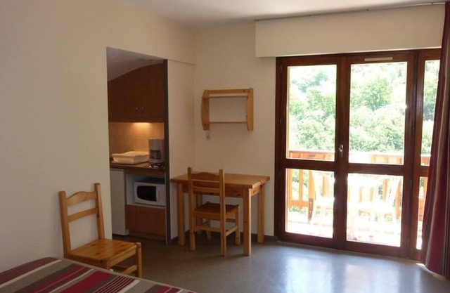 Studio-Classic-Ensuite with Bath-Balcony-Vue Montagne in Brides-les-Bains