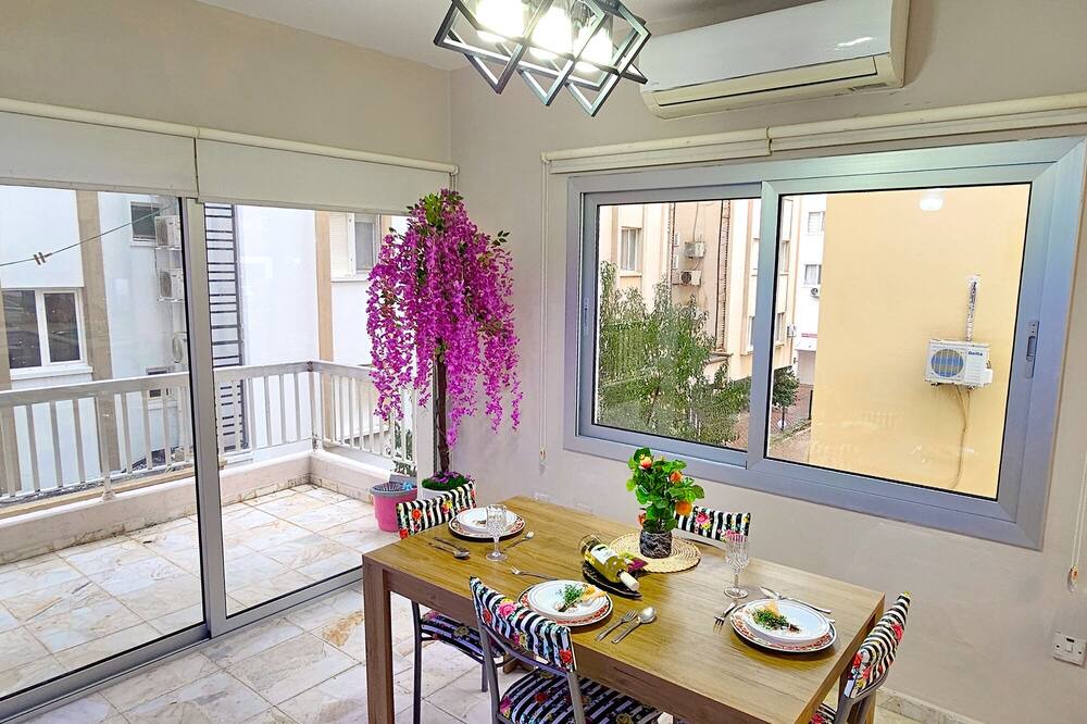 Zeytinlik Apartment | Sleek Flat w Balcony 3 min to Coast in Kyrenia