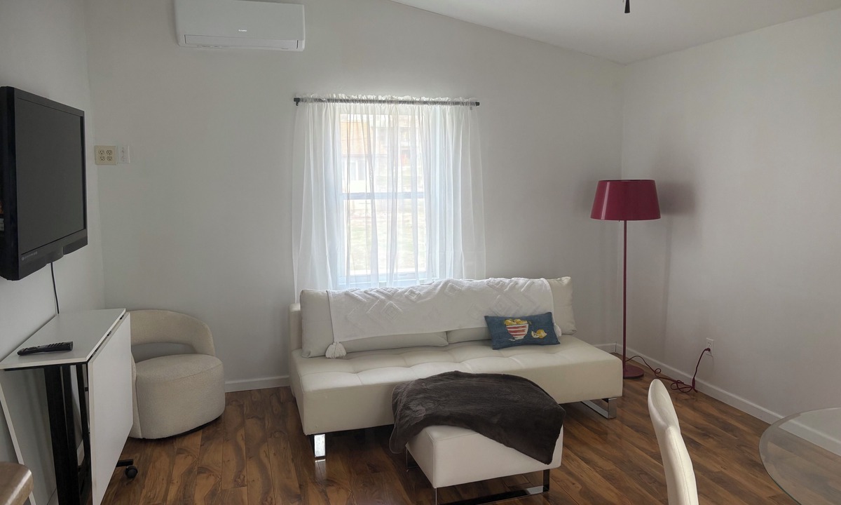 Grafton House | 4-Bdrm 3 bath house in Grafton with large patio, WiFi and very walkable. Fun!