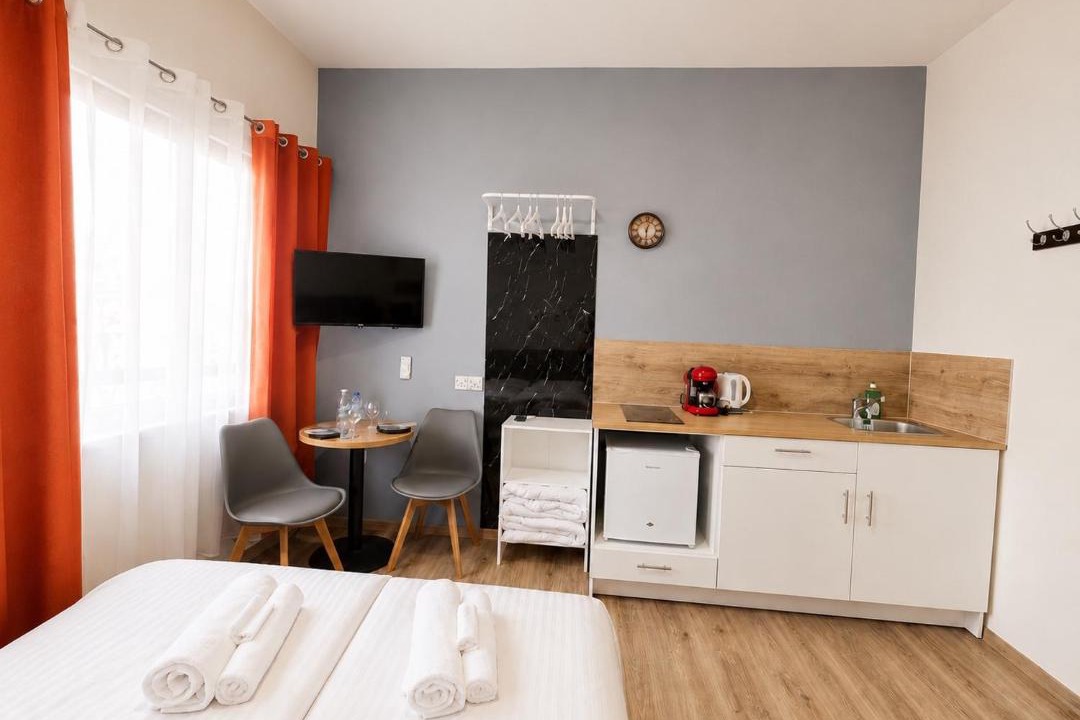 Historical Center Apartment | Smart Comfort StudioN4 Private Kitchenette Bathroom to Beach 260m Marina Port old City 900m