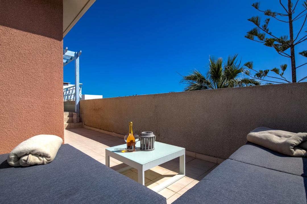 Universal Villa | Antonia's Palace Rooftop Jacuzzi Stunning View