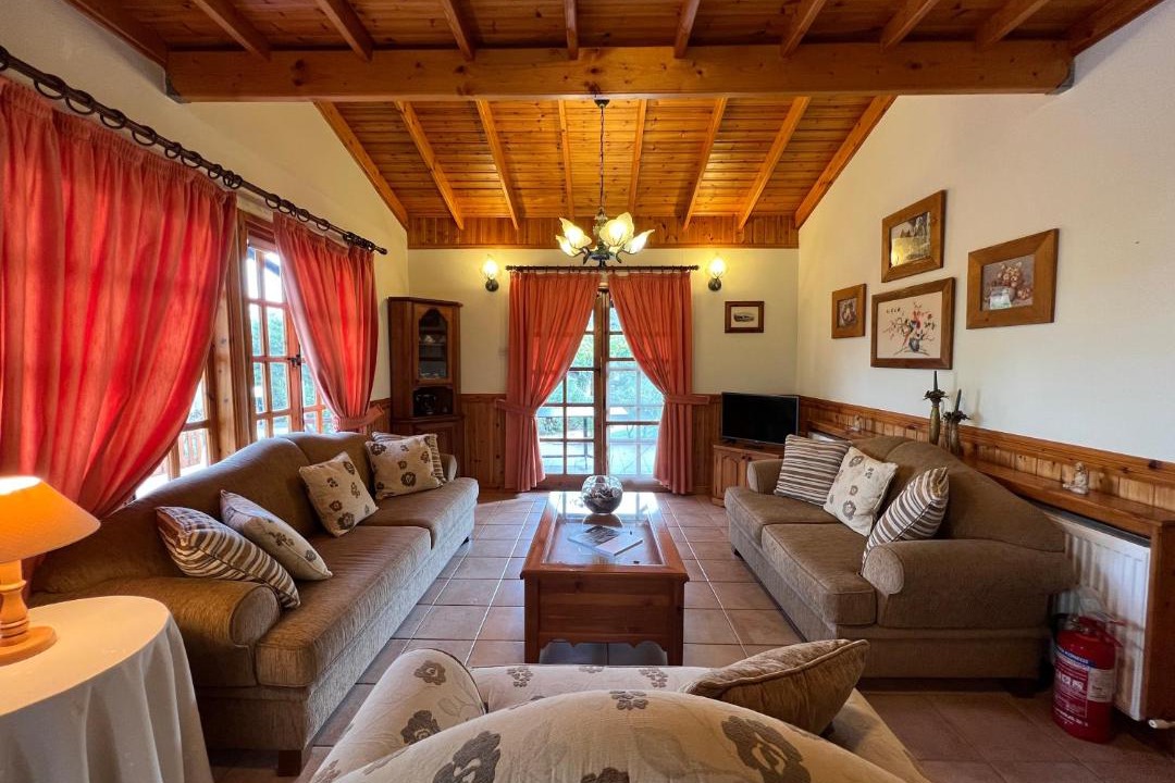 Vasa Koilaniou Ski Chalet | Kapilio Cottage House