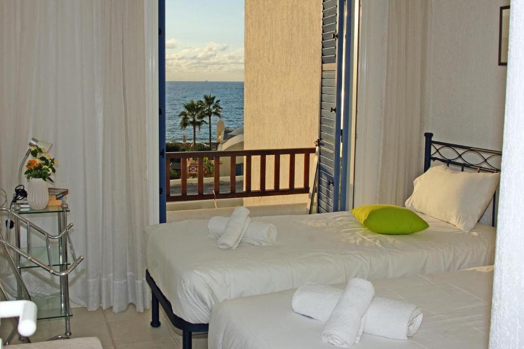 Chlorakas Villa | Resitour - Apollo Beach Villa 48