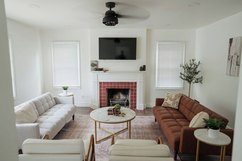 Photo of Livingroom in Yalecrest