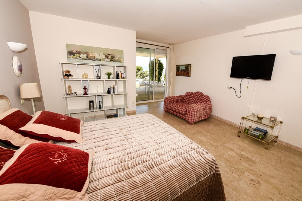 Photo of Bedroom in California - Pezou